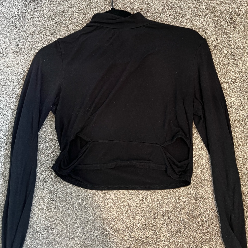 Black cropped long sleeve